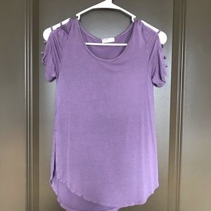 💰Lilac causal top in small.